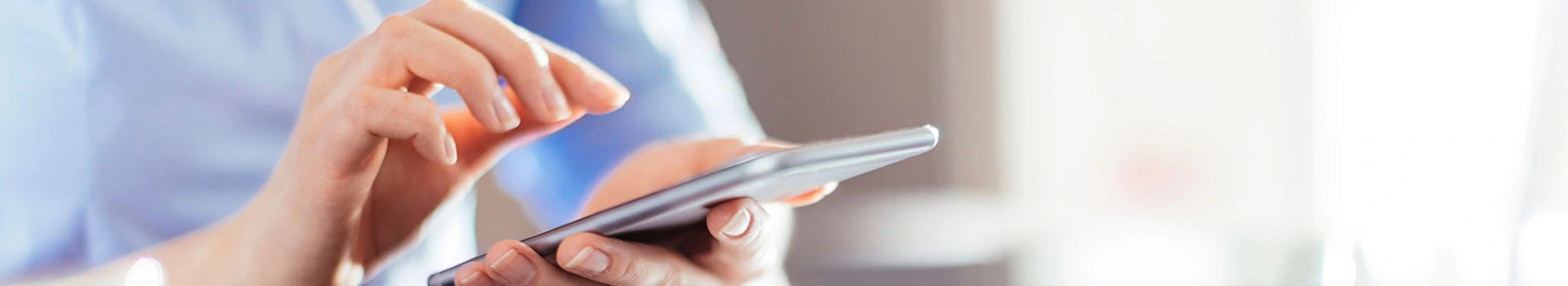 Бізбен хабарласыңы